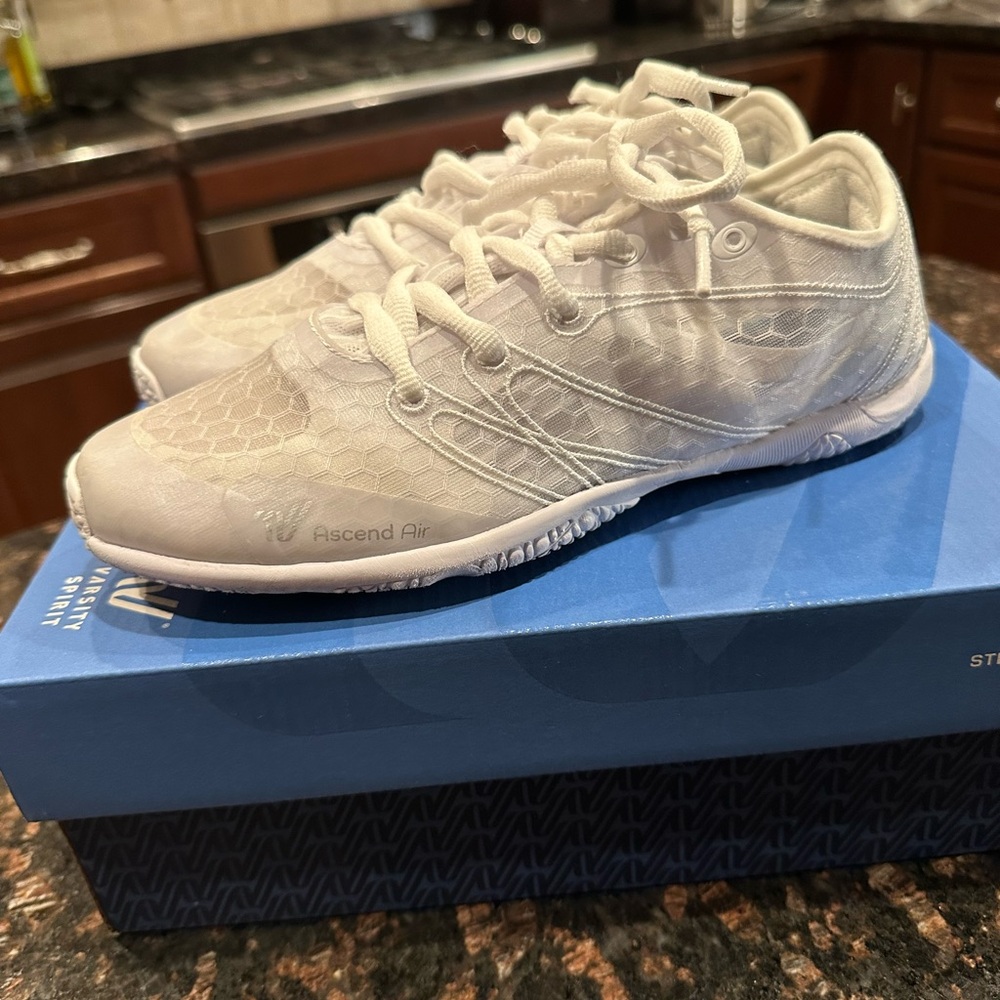 Varsity Ascend Air Women's Cheer Shoes